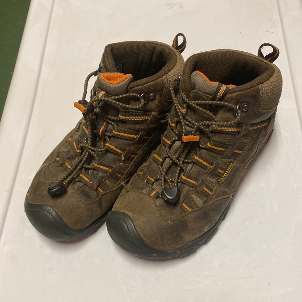 Keen boots sz 4